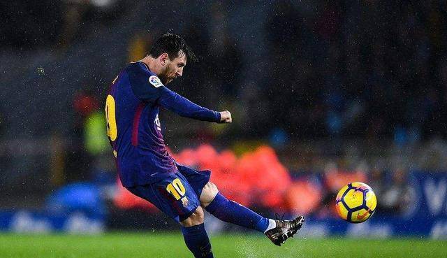  特鲁瓦锋霸头顶脚踢完成帽子戏法  